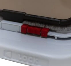 Cat Mate Kattenluik 234 Met Tweewegsluiting - Wit - 19,2 X 20cm -Kattenspeelgoed Winkel 1200x1107 4