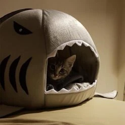 MikaMax Haai Hondenmand - Kattenmand - Dierenmand - Huisdierkussen - Mand Of Bed - Origineel - Extra Zacht Materiaal - 42 X 42 X 36 Cm -Kattenspeelgoed Winkel 1200x1200 762