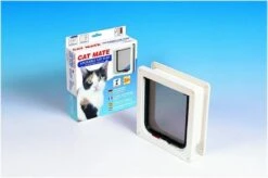 Cat Mate Kattenluik 234 Met Tweewegsluiting - Wit - 19,2 X 20cm -Kattenspeelgoed Winkel 1200x798 2