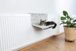 Trixie Radiator Hangmat Harvey Langhaar Pluche / Velours Wit Zwart - 45X31X26 CM -Kattenspeelgoed Winkel 1200x800 26