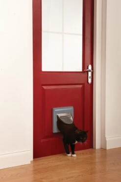 PetSafe Staywell Classic Manual 4-Way Locking Cat Flap - Grijs W/tunnel 7 PetSafe Staywell Classic Manual 4-Way Locking Cat Flap - Grijs W/tunnel -Kattenspeelgoed Winkel 800x1200 9